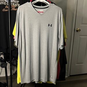 Under Armour Men's Light Gray V-Neck Tee